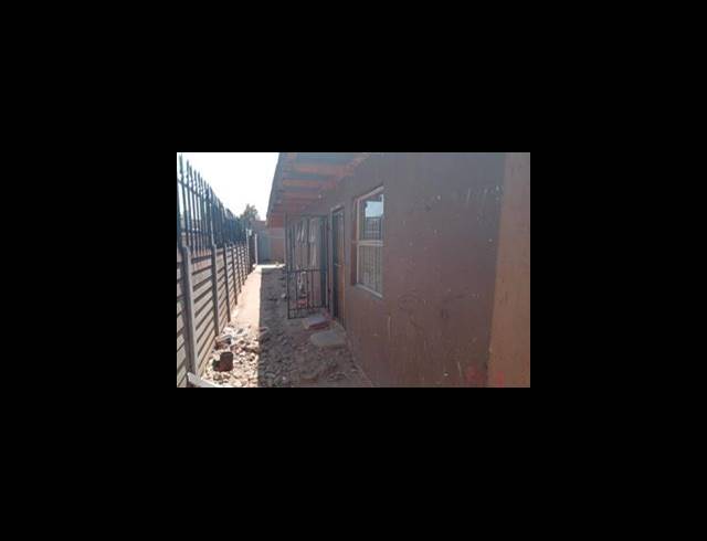 29 BEDROOM HOUSE FOR SALE IN KEMPTON PARK EXT 3